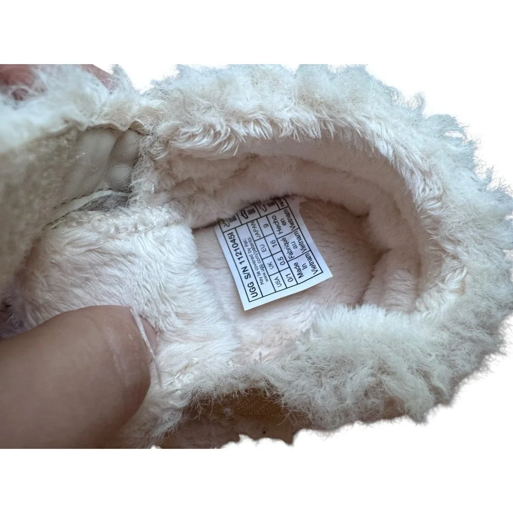 UGG Baby Bixbee WHITE Fuzzy Booties Boots Shoes Size 0/1  0-6 months